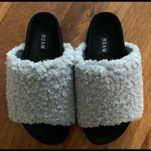 ROAM Fuzzy Slides.  Size 39 (EU) 8 US in Light gray.